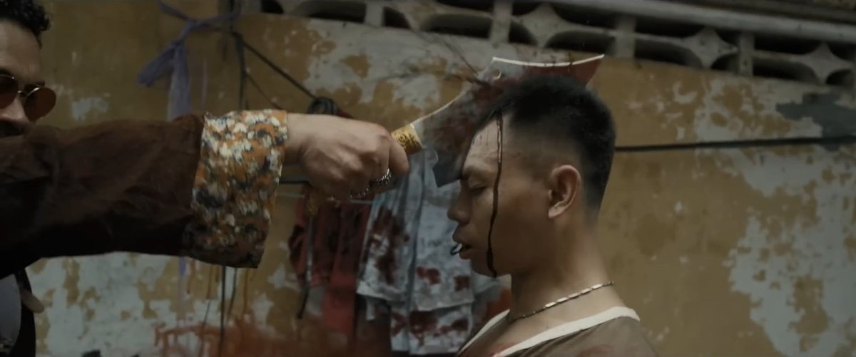 djaycoholyc's tweet photo. Sidharta Tata itu salah satu sutradara favorit gw sejak dia mulai debutnya. Cara penyutradaraan dia tuh asik buat ditonton, Ikatan Darah ini salah satunya. 

Filmnya brutal dan ngingetin kita kayak film/serial action tahun 90an.  Ketara banget kalau filmnya dibikin serius. Ada nama Ryan Santoso & Iko Uwais yg jadi produsernya, mereka udah banyak terlibat di produksi film2 Hollywood juga.

Hari ini udah tayang di Bioskop