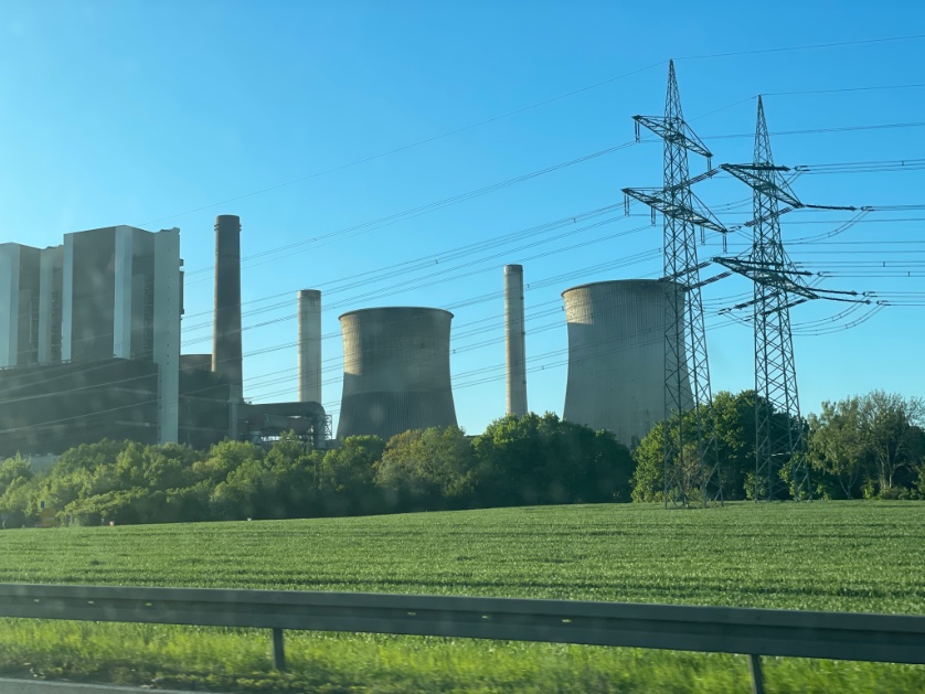 RiccardoOmberto's tweet image. Das Braunkohlekraftwerk Weisweiler -  jahrzehntelang unter den Top 10 der deutschen Dreckschleudern - rauchte gestern nicht.
Wind und Sonne machten es überflüssig - hoffentlich auf Dauer!
#klimakrise
#climatecrisis
#energiewende
#endfossils