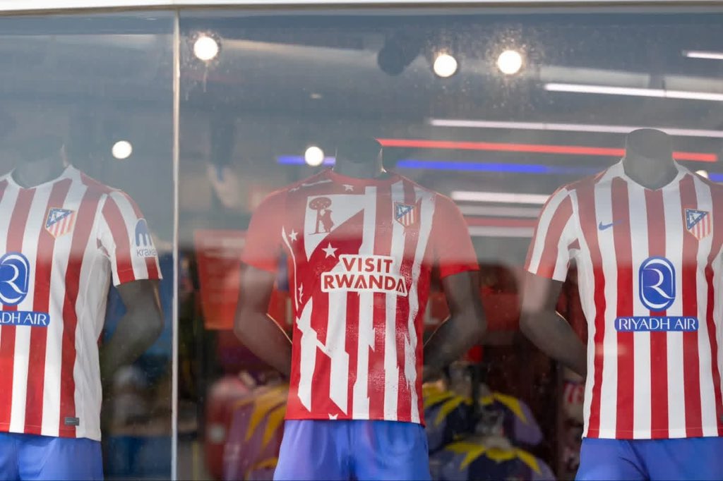theupdaterwanda's tweet image. #TheupdateSports : Nyakubahwa Perezida Paul Kagame yitabiriye umukino wa 1/2 cya UEFA Champions League i Riyadh Air Metropolitano Stadium, aho Arsenal Football Club yanganyije na Atlético Madrid 1–1

#ADS: Hamwe na @SWAEXPERT Ubu inzozi zawe zo kwiga , Gukorera hanze zaba impamo!