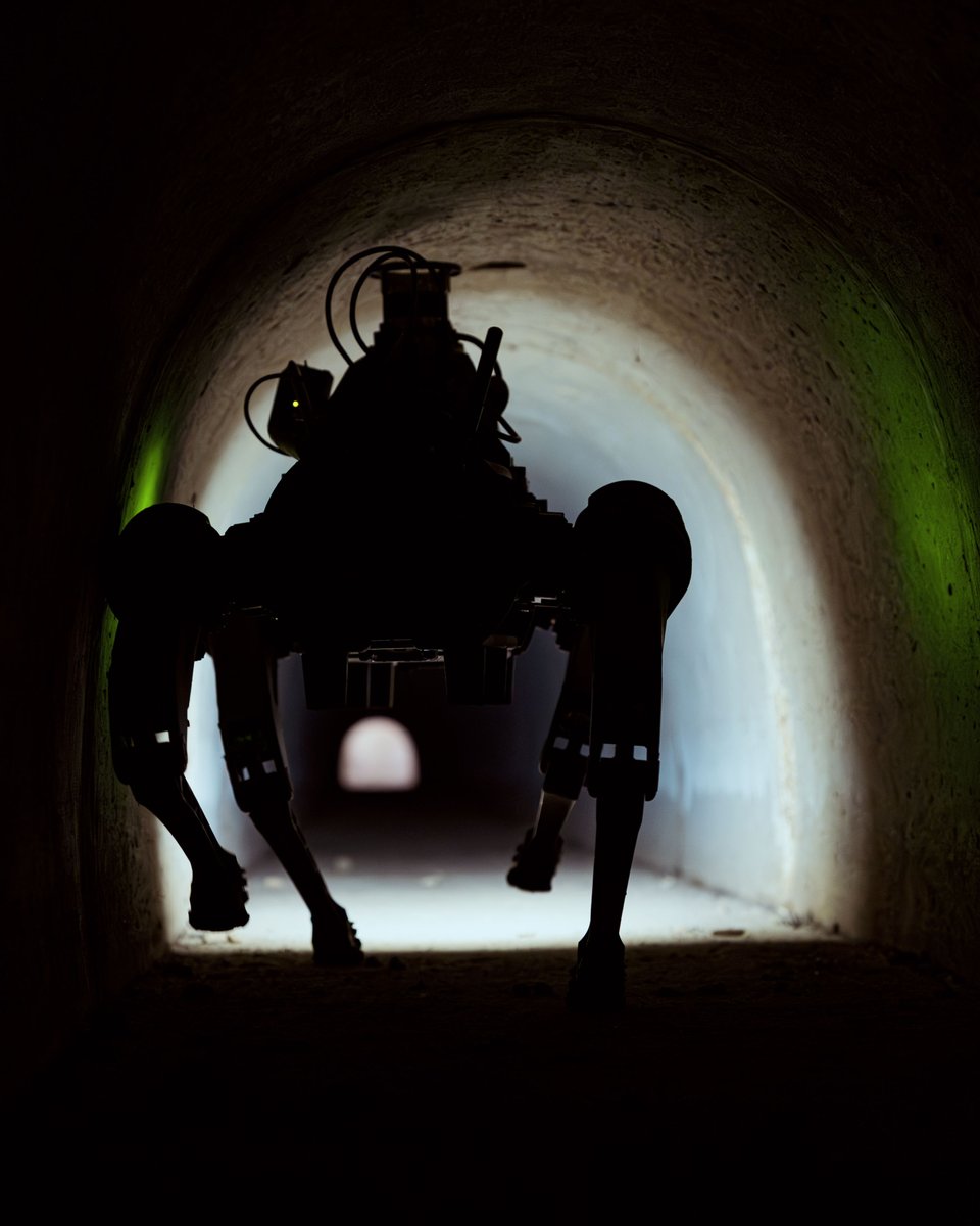 17eRGP's tweet photo. 🤖 Expérimentation chien-robot

Le Battle Lab Terre de la @Stat_20e_ra  a testé le Vision 60, de Terrang MP-SEC, avec la FOS du #17RGP 🥷

Objectif : évaluer ses capacités en milieux périlleux -souterrains, égouts, urbain - afin de limiter l’exposition du personnel aux risques. https://t.co/YTedPmNO6D