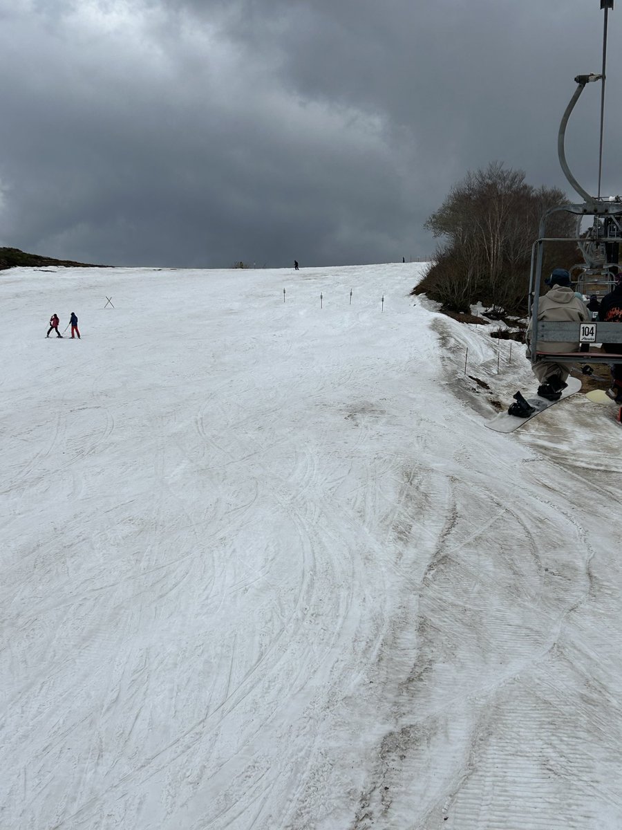 oshiokun's tweet photo. 春スキー楽しかった
雪少ない、高温と雨だな
リフト代割引して欲しい
帰りは温泉
穂高温泉いいですねー https://t.co/l07nZsadFB