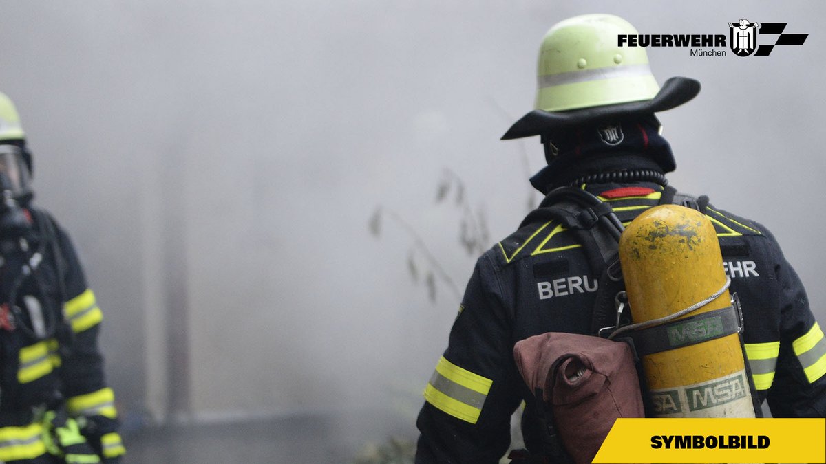 BFMuenchen's tweet photo. Eine #Sprinkleranlage verhinderte #gestern #Abend die #Brandausbreitung in einem #Supermarkt. Alles weitere zum #Einsatz der #Feuerwehr #München erfahrt ihr hier: https://t.co/T8BHyvPLfR

#WirFürMünchen https://t.co/NkhgFEqfB6