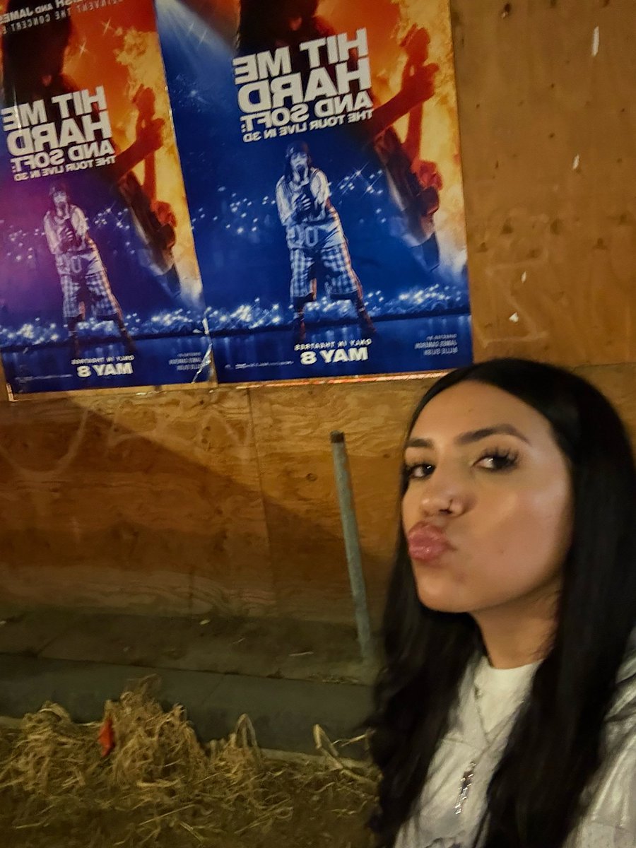 doyougetdaijavu's tweet photo. MOVIE WAS SO BEAUTIFUL AND BILLIE BUCKET + CUP WAS SECURED #YIPPEEEEE https://t.co/MMi4lYtsb0