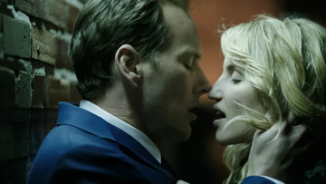 CamposJoecampos's tweet image. In the shadows of New York, desire becomes a prison. 
💘Michael Fassbender delivers a raw, devastating performance as a man consumed by sex addiction — until his past crashes back in. 

#Shame #MichaelFassbender #SteveMcQueen #PsychologicalDrama #IndieFilm #Cinema