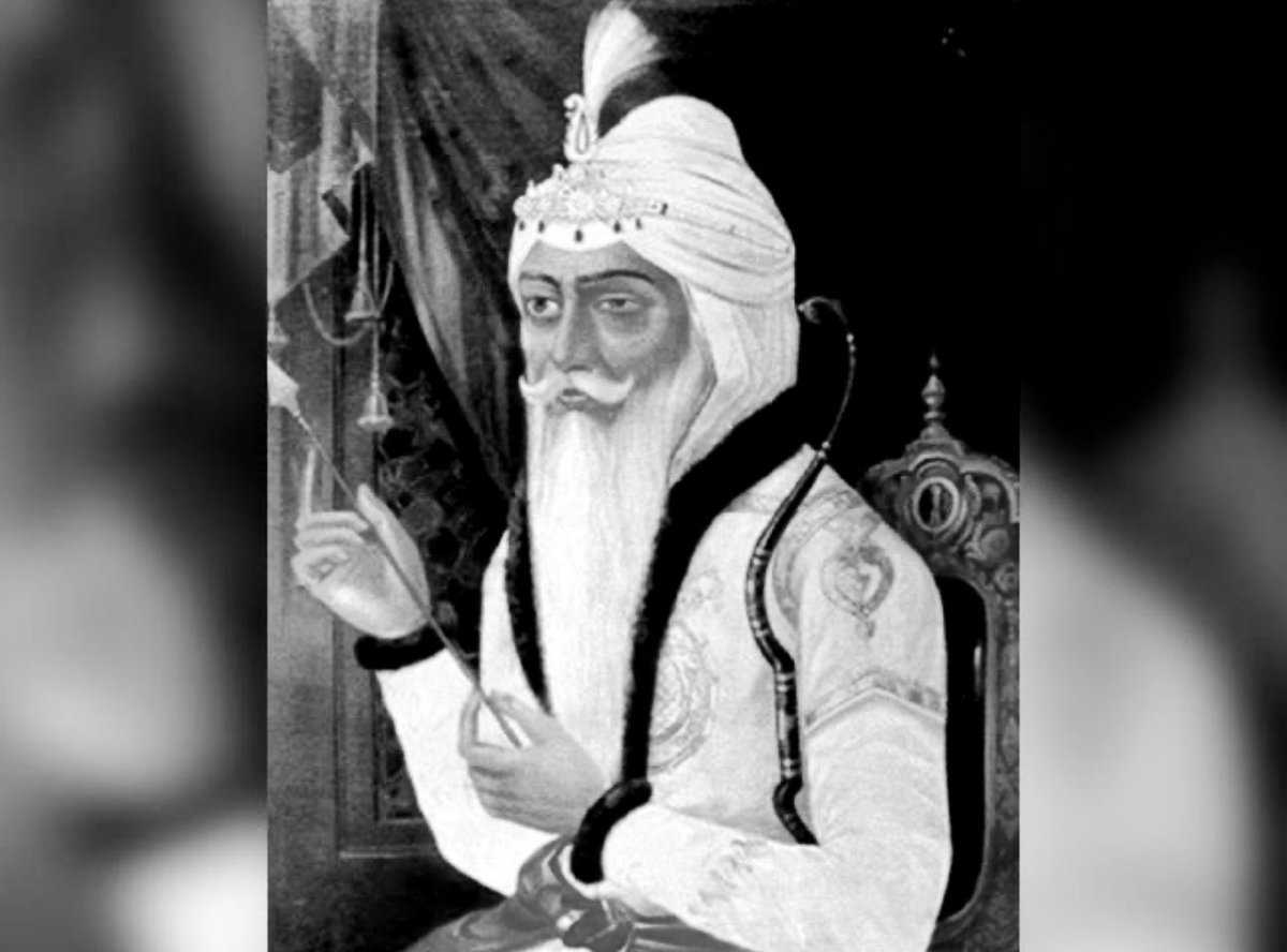 SMunirMaan's tweet photo. جہلا کہتے ہیں مہاراجہ رنجیت سنگھ کا تعلق صرف بھارتی پنجاب اور بھارتی سکھوں سے ہے پاکستان سے نہیں۔ ان جہلا کو بتایا جائے کہ مہاراجہ رنجیت سنگھ کا جینا مرنا سب مغربی پنجاب میں تھا۔ یعنی آج کے پاکستانی پنجاب میں۔وہ گوجرانوالہ میں پیدا ہوئے اور لاہور میں موت ہوئی ،اقتدار حاصل کے بعد اس نے اپنی قائم کردہ سکھ سلطنت کا دارلحکومت بھی لاہور ہی کو بنایا۔ رنجیت سنگھ کی سطنت میں متحدہ پنجاب ، خیبر پختونخوا ، گلگت بلتستان اورسندھ شامل تھے ۔۔اس نے اس افغانوں کو بھی فتح کیا جو خود کو ناقابل تسخیر کہتے ہیں