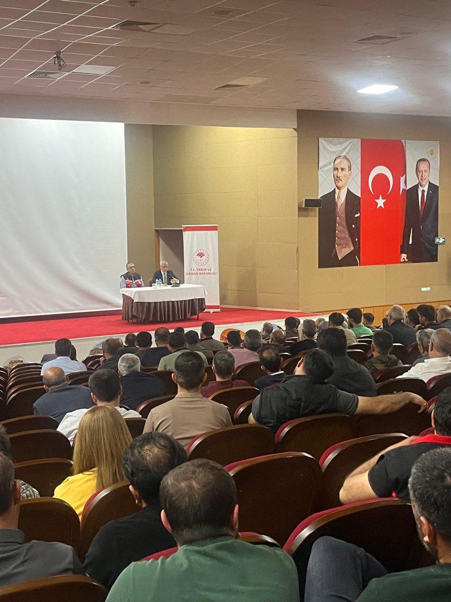 Sanliurfatarim's tweet photo. 📌Bakanlığımız Gıda ve Kontrol Genel Müdürlüğünce, Bitkisel Üretim ve Bitki Sağlığı Şube Müdürlüğü koordinesinde B-REÇETE Sistemi Bilgilendirme Toplantısı gerçekleştirildi.
@TCTarim @ibrahimyumakli @GidaveKontrolGM @UrfaValiligi @hasansildak @MsalihsSt https://t.co/Soeqik5hk9