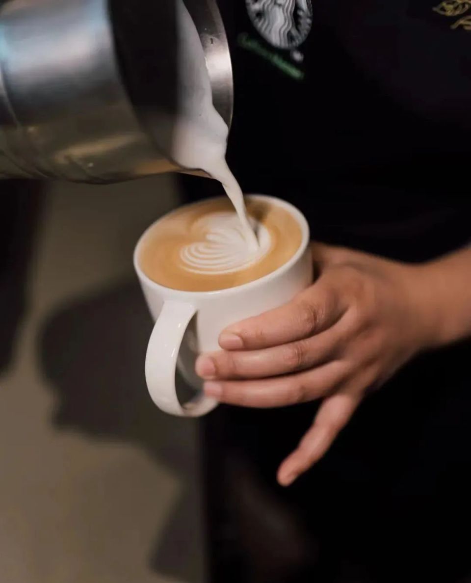 adora bernabe tweet media