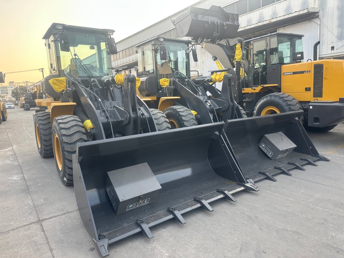 MeraZeng's tweet image. LW300KN wheel excavator.
Built for heavy work. Priced for real ROI.
✅ High digging force
✅ Low fuel consumption
✅ Ready for site

DM for specs &amp;amp; quote.

WhatsApp：+8619192139224
📧：mera@sinomada.com

#LW300KN #WheelExcavator #ConstructionTech