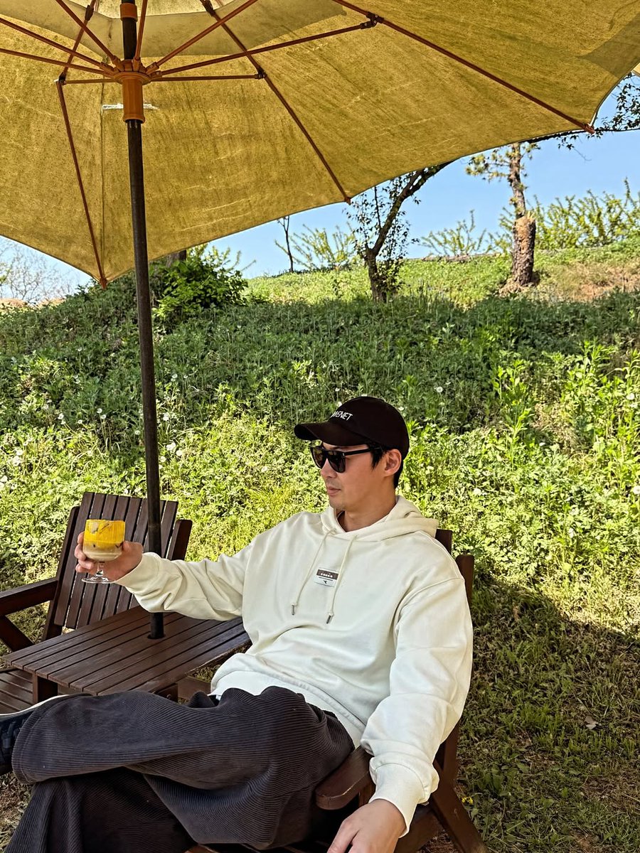 Why_So_ORANGE's tweet photo. {junjin_official IG post🍊}

อากาศดี อารมณ์ก็ดี แต่ก็ดีไปหมดทุกอย่างแหละนะ ♡ https://t.co/UQFrdmRVdQ