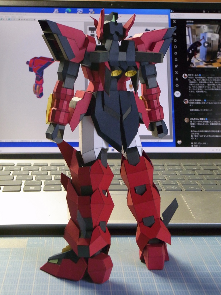RiverPage49's tweet photo. 今日の成果。
下腕部、思いの外、楽に組み立てられた。危惧してたパーツも代替案じゃなく当初の案で行けた。おかげでランドセルまで行けた。いつもは取り外しにするんだが、今回は直付け。羽根を取り外すから大丈夫だろう。
#ガンペパ　#ペーパークラフト https://t.co/MbfNMB1u8b