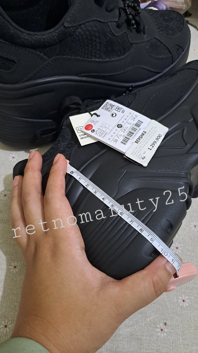 rtnmrty's tweet photo. [WTR] OPEN RENT SEPATU KONSER

🥾 Bershka, size 38, heels 10cm
💵 250K/day (DP 50K)
📌 Gosend (Palmerah, Jakarta Barat)
✉️ DM for detail tnc 

sepatunya empuk &amp; nyaman ya guys, udah pernah aku pake konser standing &amp; jalan-jalan ✨️

🏷 want to rent sewa boots hak tinggi kpop https://t.co/lEQTgSQ6J4
