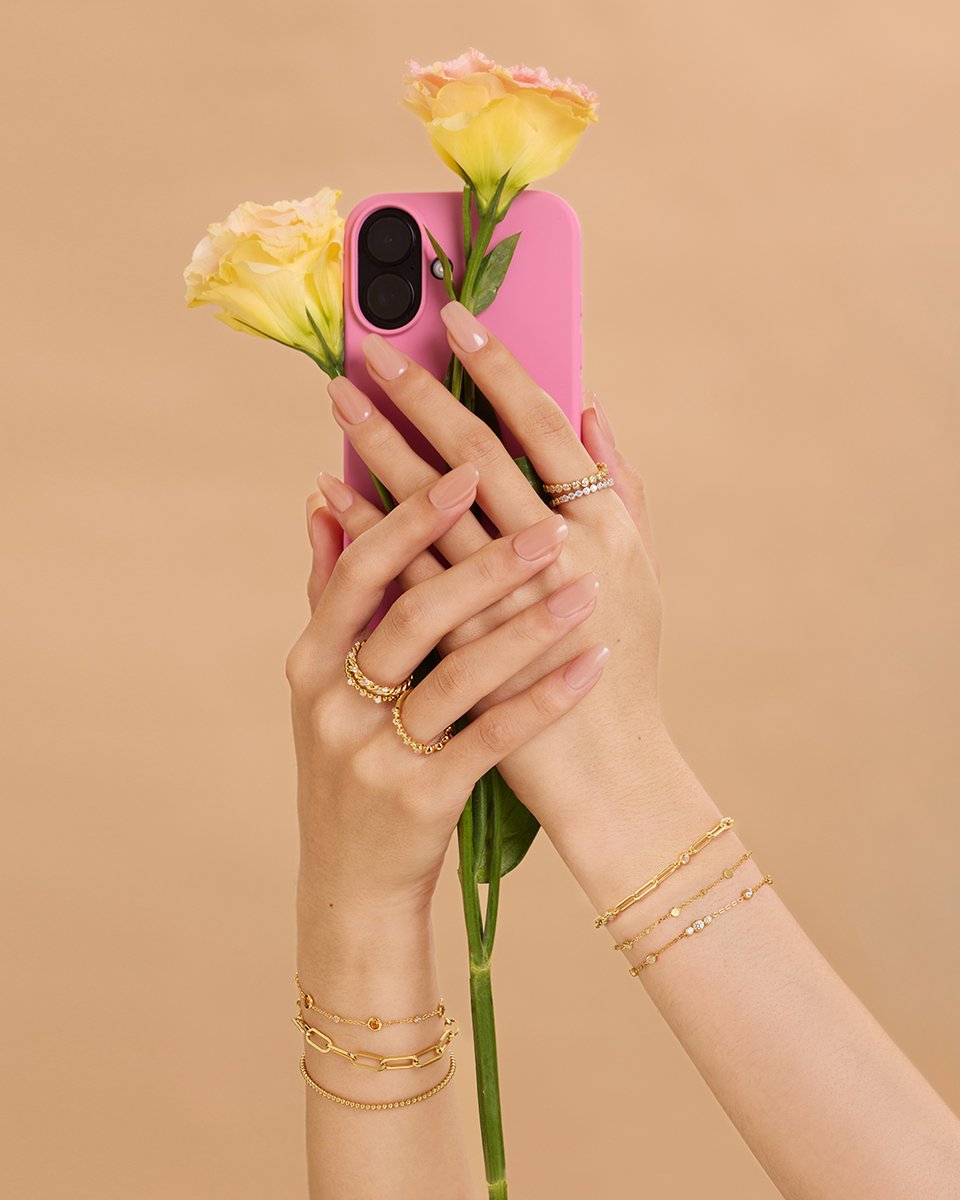 AniaHaie's tweet image. This month’s mood: more layers😉
More chains, more shine—wrist style sorted.

#AniaHaie #Jewellery #internationalmothersday #giftsformum #springjewellery #spring2026 #jewelrystacking