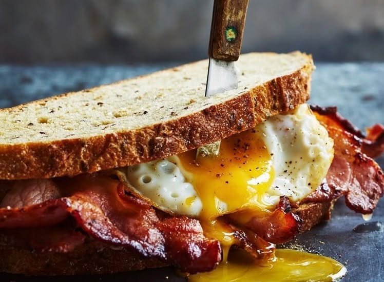 LoveBritishFood's tweet image. British bacon and egg for breakfast?!🇬🇧
A true classic — rooted in our farming heritage and packed with protein to power your day. Simple, satisfying, and unmistakably British 💙

#LoveBritishFood #Bacon #Eggs #Britishfarmers #Britishfarming #BritishBreakfast #Breakfast