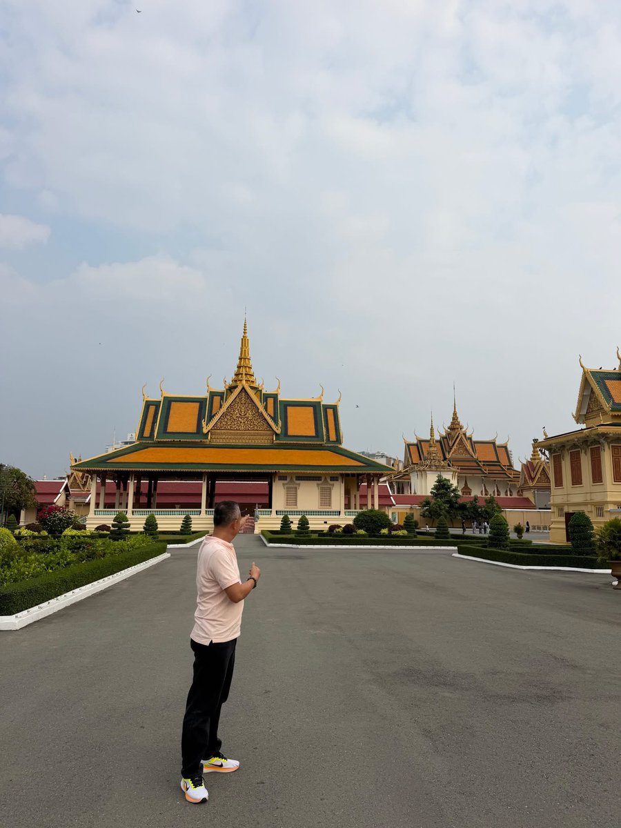 Ceotranvanlam's tweet photo. Tham quan cung điện Hoàng Gia Campuchia
#lamsaigondoor #LãmSaiGonDoor #MrLãm #lãm #Cambodia #campuchia #PhnomPenh https://t.co/uouGl6wuxG