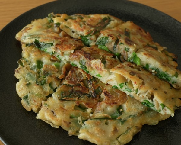 momoya_official's tweet photo. 今日5月28日のかんたんレシピは、、、
「ザーサイとにらのチヂミ」！
調味料は”味付ザーサイ”だけ！ザーサイの旨みと食感、にらの風味が食欲をそそる！外はカリッと中はもっちり仕上がるチヂミです🥢
詳しい作り方はこちら⇩
https://t.co/6Jc4fr3KMJ https://t.co/eEgAcz1k0p