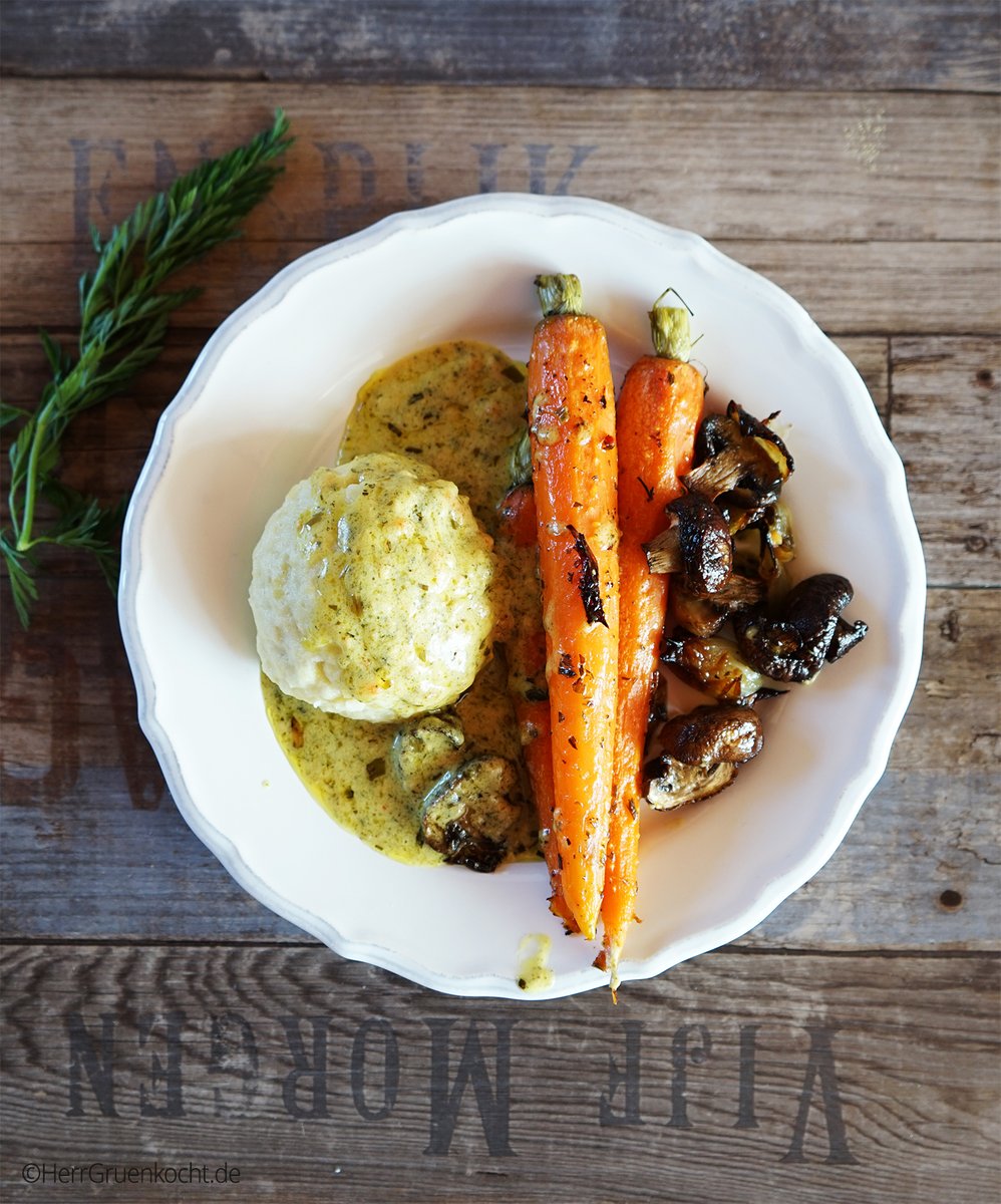 HerrGruenkocht's tweet photo. Kartoffelklöße mit Ofengemüse und einer Senf-Estragon-Sauce
Das Kochlabor-Team wünscht euch einen wunderschönen 1. Mai😀
https://t.co/HV8EUWNhYb
#Klöße #Kartoffelklöße #Möhren #Pilze #Sauce #Estragon #Senf #HerrGruenkocht #1Mai #Mai #vegetarisch https://t.co/yi0yVLi8Hc
