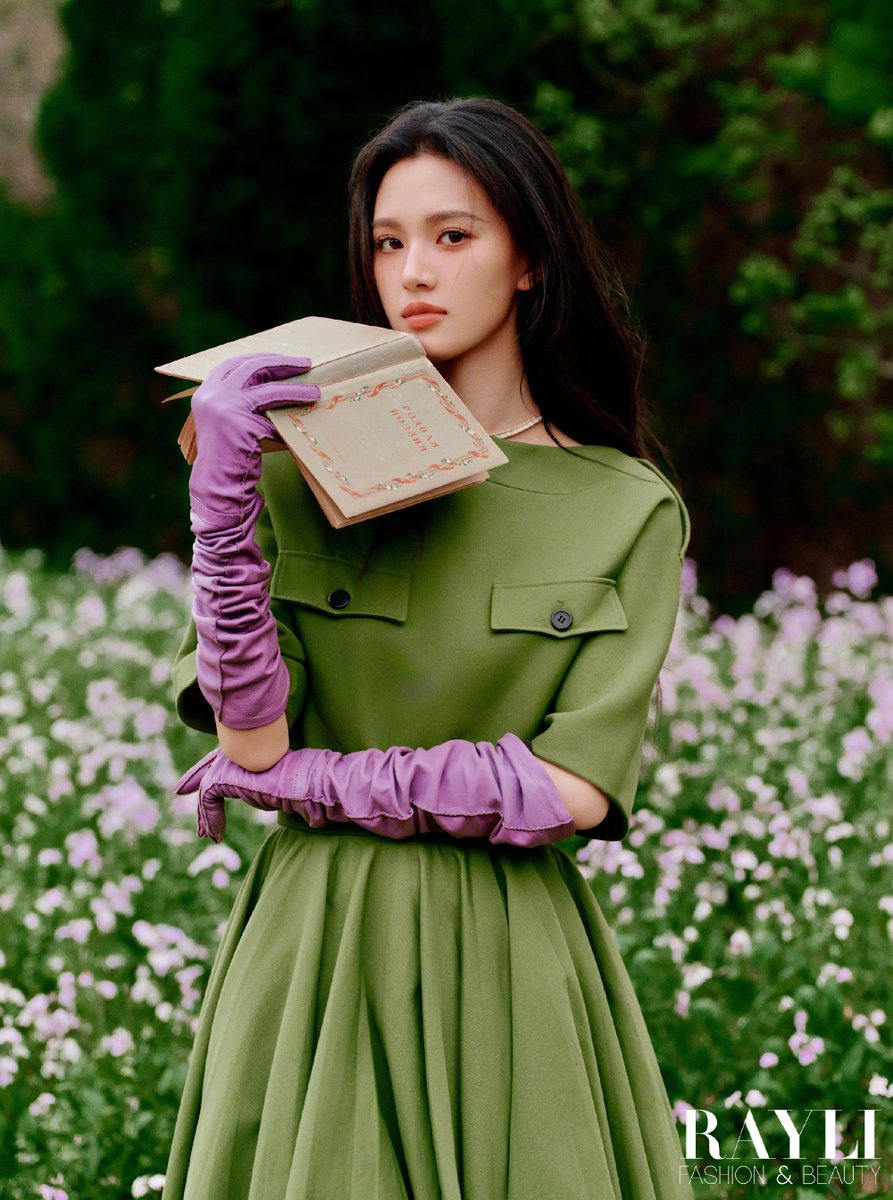 #ShenYuJie (#JocelynShen) new photoshoots for 瑞丽服饰美容 Rayli Style - Ruili Fashion &amp; Beauty China Magazine.

More:
m.weibo.cn/detail/5293356…
m.weibo.cn/detail/5293356…

30/04/26