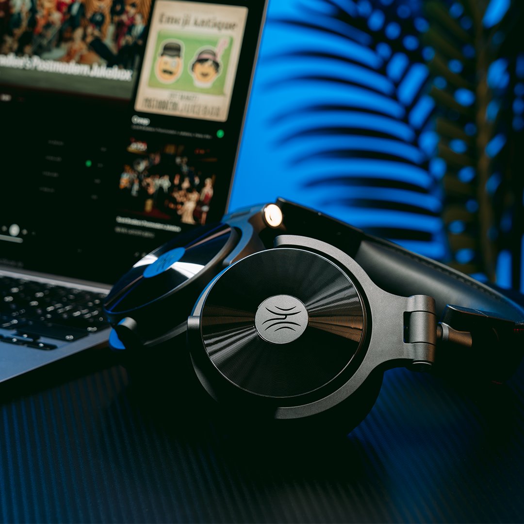 OneOdio_'s tweet photo. Night falls. Music stays.
Studio Max 1 becomes your quiet companion.
-
-
-
#OneOdio #StudioMax1 #Headphones #Music #NightVibes #HiResAudio #ListenInPrivate https://t.co/2WC9f6tW7E