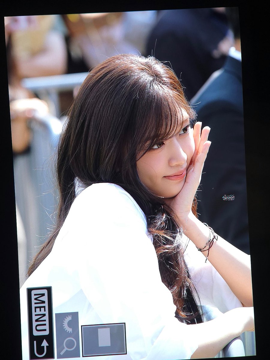 yj_ tweet media