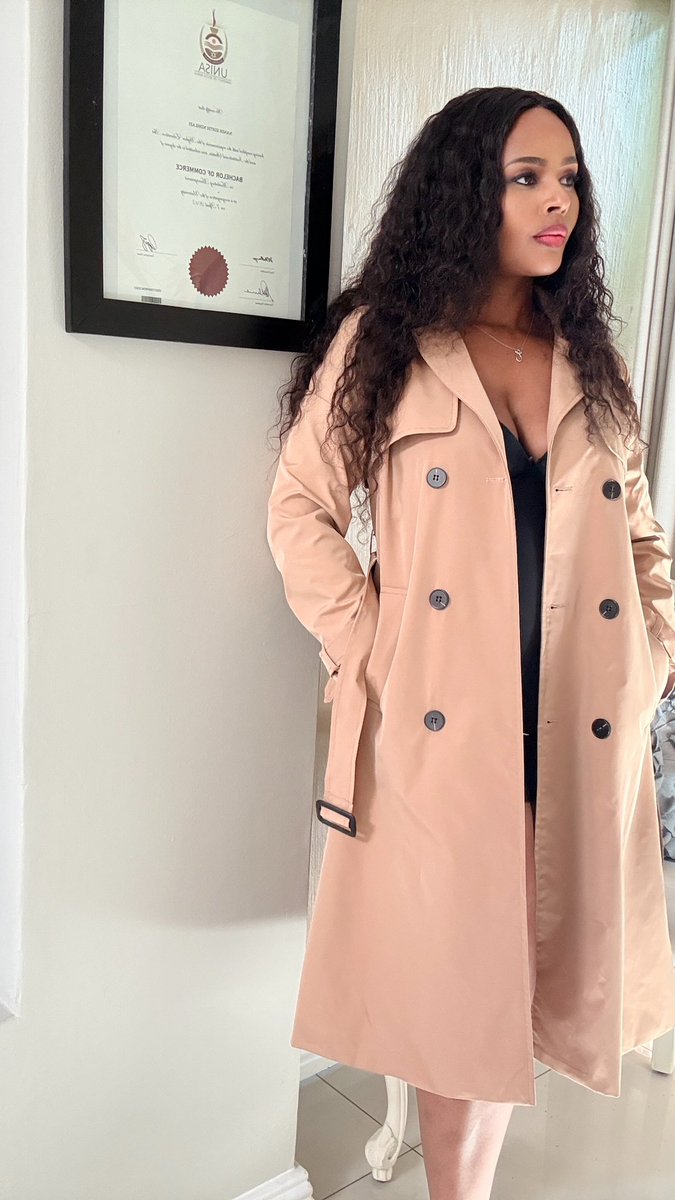 Zanaris's tweet image. I’m selling these winter essentials on IG Queen_Nandi_Boutique
Winter, styled properly.
Ponchos for effortless layering. Trench coats for structure and polish.
Stay warm
queennandiboutique.com

#WinterStyle #LayeredLooks #PonchoSeason  
#mugabe