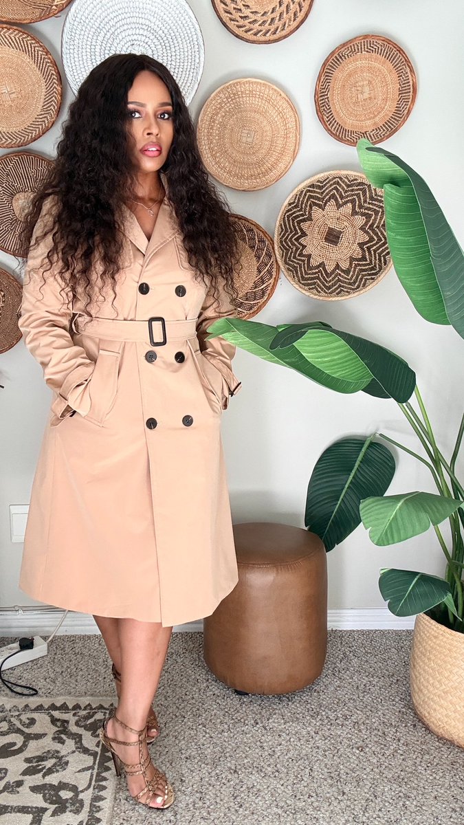 Zanaris's tweet image. I’m selling these winter essentials on IG Queen_Nandi_Boutique
Winter, styled properly.
Ponchos for effortless layering. Trench coats for structure and polish.
Stay warm
queennandiboutique.com

#WinterStyle #LayeredLooks #PonchoSeason  
#mugabe