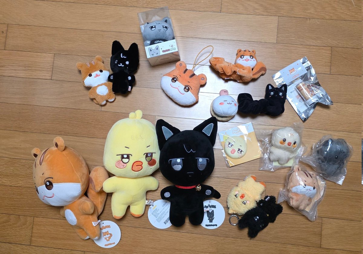 Goods2_1041230's tweet photo. 에이티즈 ateez aniteez 애니티즈 양도합니다! 쭝라미 뿅밍 우요냥 전부 외출한적없고 단순전시했어요

시맨티즈  응원봉스트랩  스탬프 페이스키링
말랑핀버튼 플랫퍼인형 미니인형 큰인형
밍��이
타이니즈 

https://t.co/sGIon0lY6N

홍중 성화 윤호 여상 산이 민기 우영 종호 https://t.co/zz68NjZcXV