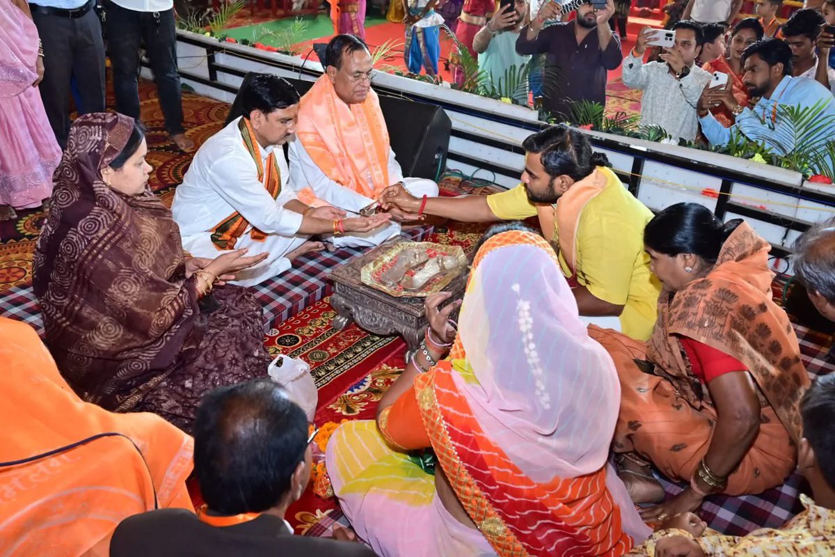 tokhansahu_bjp's tweet image. @bjp4cgstate @bjp4india 
#hamarsansadhamartokhan 
#cultureandtraditions #believe #onenation