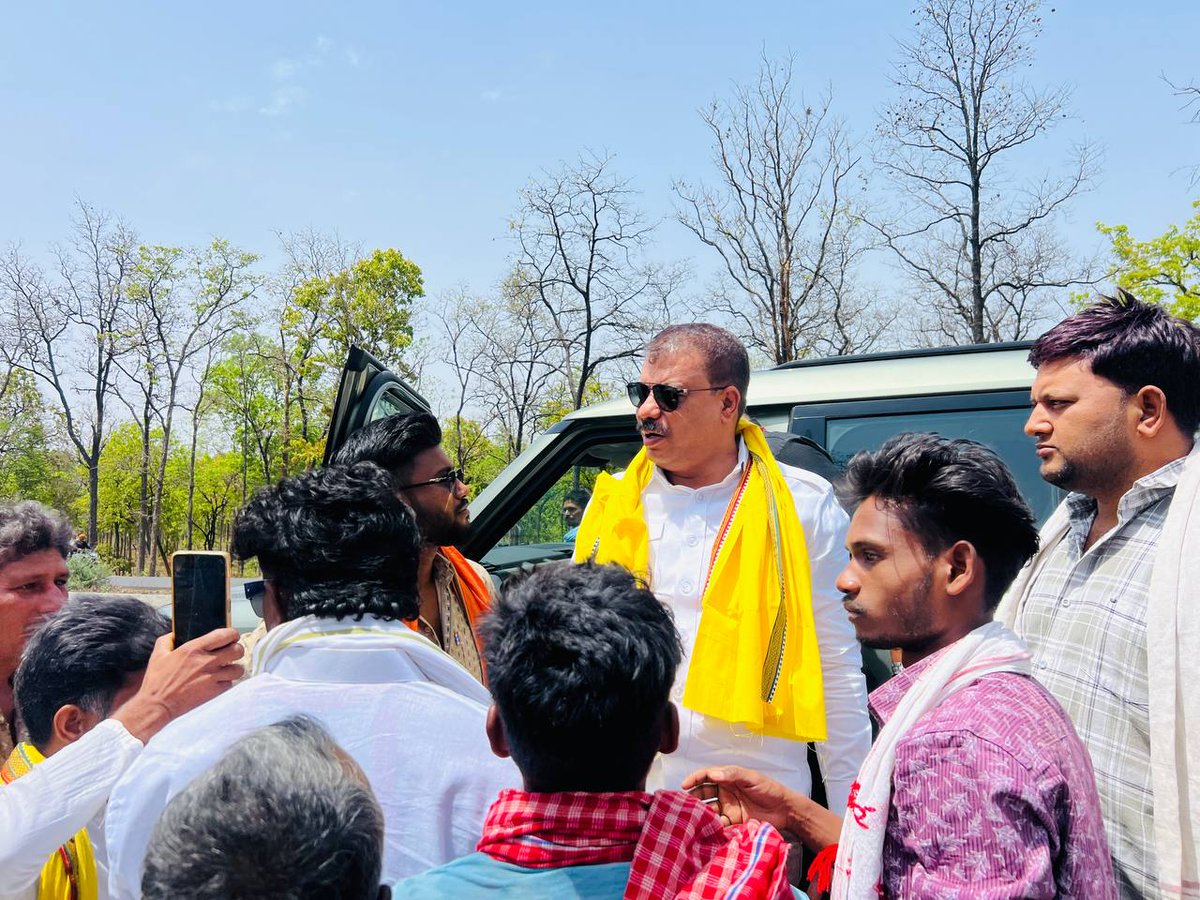 माननीय उमंग सिंघार जी के छिंदवाड़ा–जबलपुर प्रवास के दौरान आज नर्मदापुरम में मध्यप्रदेश आदिवासी विकास परिषद के ऊर्जावान साथियों द्वारा उनका भव्य स्वागत एवं अभिनंदन किया गया।

<a href="/UmangSinghar/">Umang Singhar</a> 

#mpadivasivikasparishad