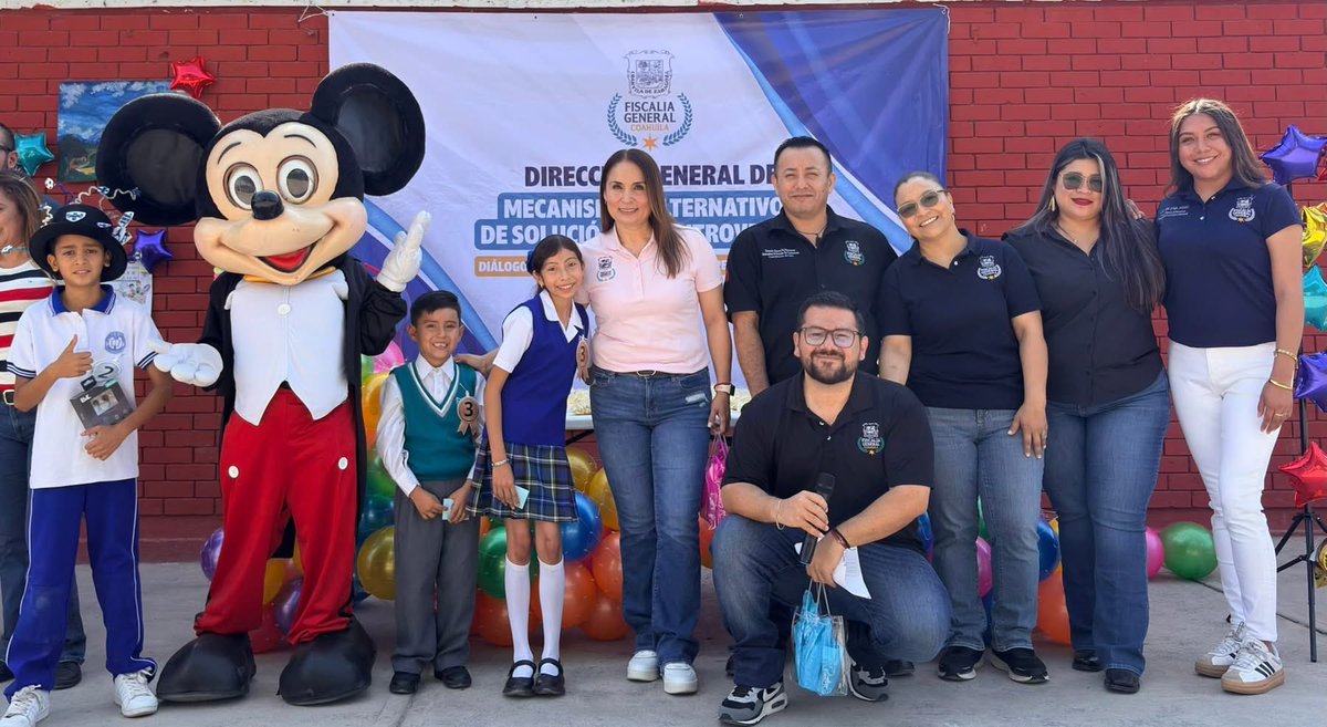 FGECoahuila's tweet photo. La Fiscalía General del Estado de Coahuila, como parte del trabajo que impulsa el Fiscal, @FedericoFdzMx, llevó a cabo en #Saltillo, a través de la Dirección General de Mecanismos Alternativos de Solución de Controversias, la actividad “Niños Juntos por la Paz”. 🎨
(1/3) https://t.co/QQrxwIxxnT