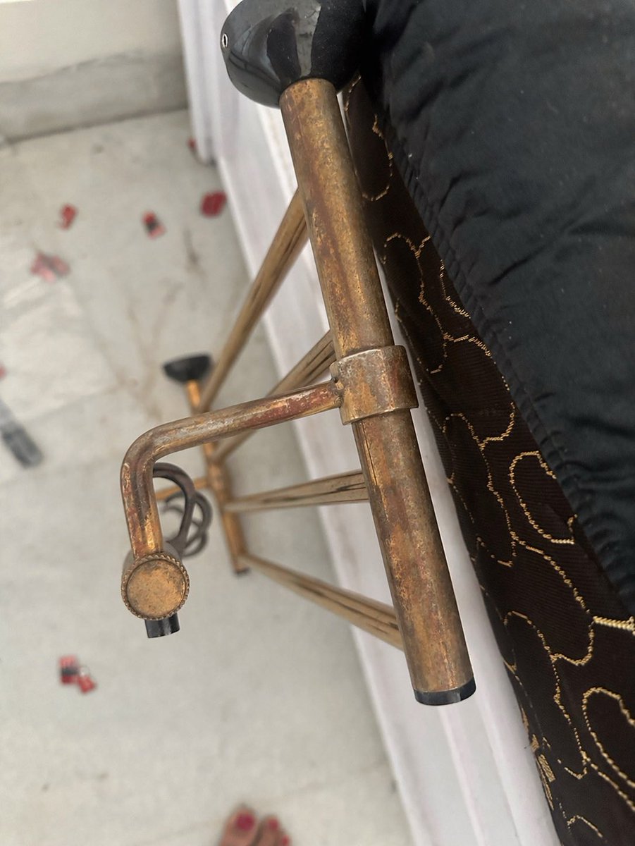 Aniza_Y's tweet photo. @Flipkart @flipkartsupport why are you selling  sub standard products ?that dull down in a day and they refuse return even when it’s within the stipulated time of return . Also the outer package 
 is damaged
For my order OD337067526626777100 for Luxor towel rack
#flipkartisfraud https://t.co/FDOpKzb5vC