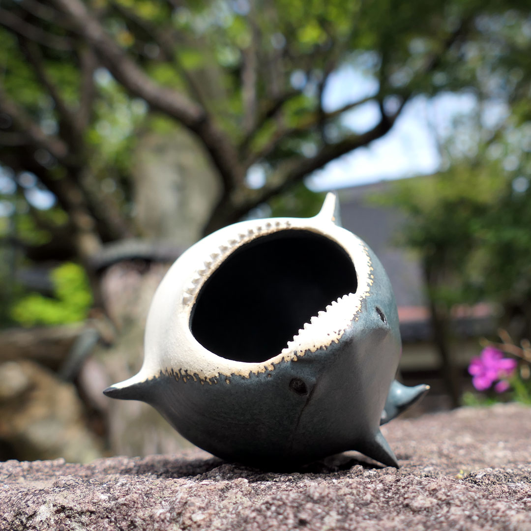 ceramimic2021's tweet image. ホホジロザメ形酒器
#ホホジロザメ #サメ #shark