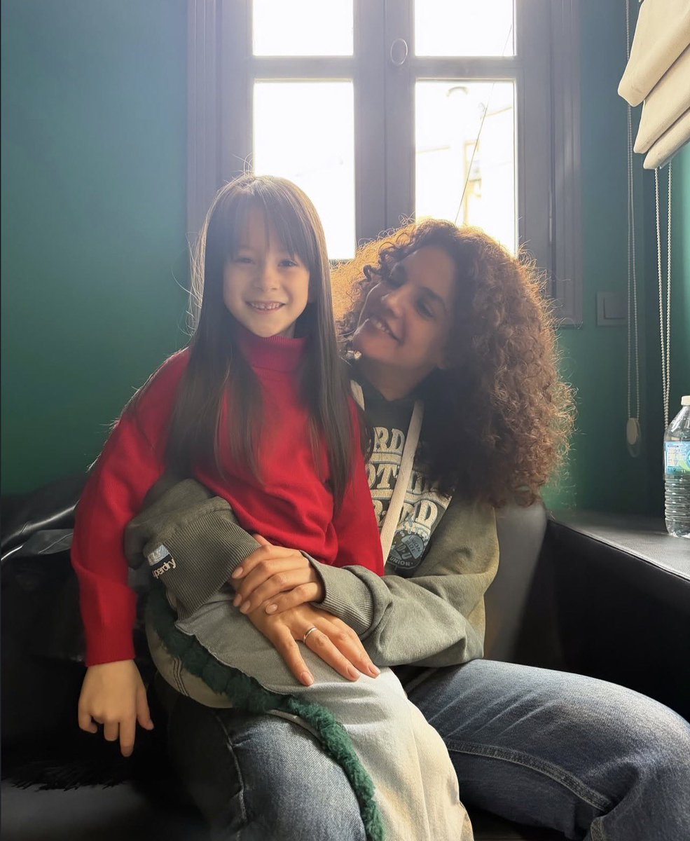 pinkaandelisi25's tweet image. Yaren Veram Minik Meleğim ve Hare Ablası Setten 😍🤍🌸🧿✨ @yaren_vera_salma  @haresurel #YarenVeraSalma #Set