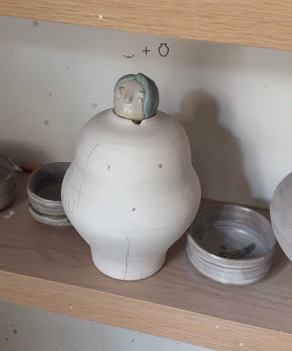 SushreetaD56080's tweet image. Brother war is so creative 🫳🏻✨️

#warwanarat #ceramics #pottery