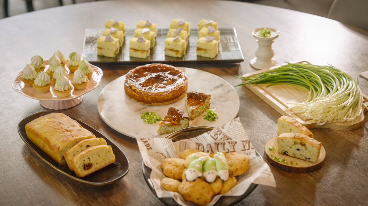 NewTaipeiGov's tweet photo. #Pingxi in #NewTaipeiCity is known for its delicate and aromatic scallions, a key ingredient in dishes. Now they even appear in desserts like egg rolls, cakes, and cookies. During the harvest season, visitors can be seen picking scallions, enjoying a peaceful farm experience. https://t.co/65pEtip3ok