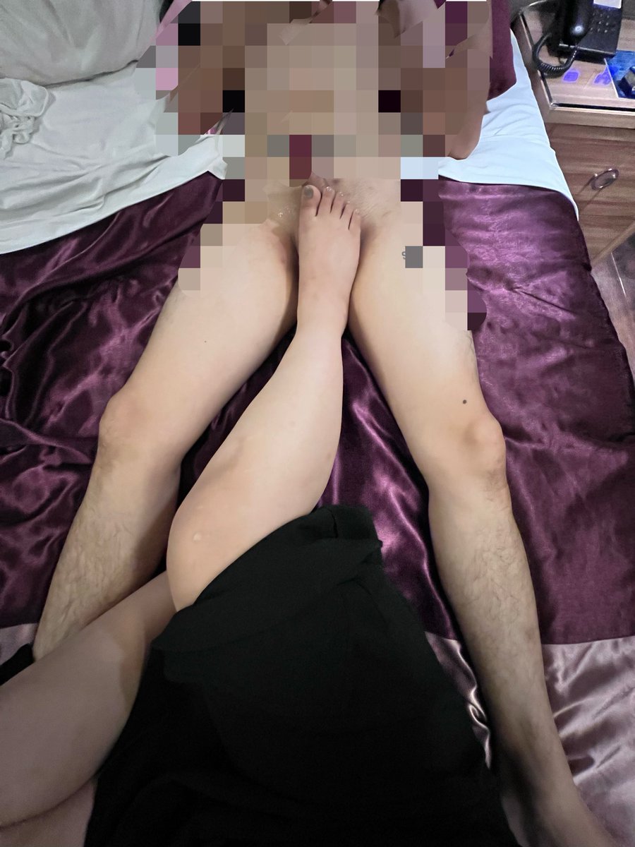 DoDo24y's tweet photo. 被主人隨意玩弄，踩在腳底下😁😁 https://t.co/K5o30gE3Yc