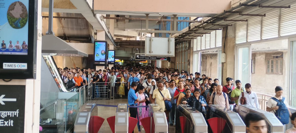 timesofindia's tweet image. #InPics | Mumbai Metro One commuters face delays, overcrowding as post-maintenance speed limits slow trains

Details here 🔗toi.in/H6JQaa
#Mumbai #MumbaiMetro #MumbaiMetroOne #MumbaiNews #train