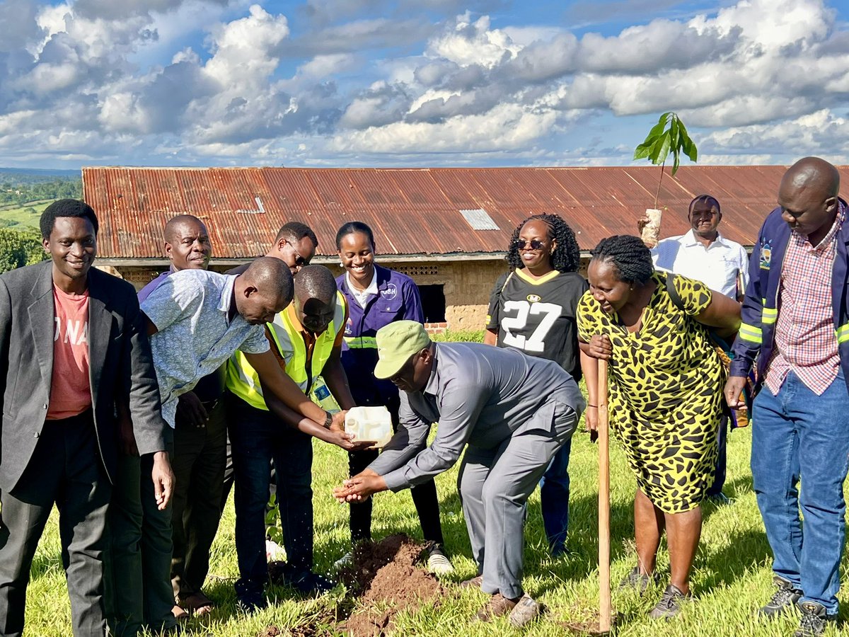 Mglsd_UG's tweet photo. The tree planting exercise under #LabourWeek activities has been successfully completed.
Led by Major (RTD) David Matovu, RDC Buikwe District, the activity was held at Nkoyoyo Boarding Primary School, Matale, ahead of International Labour Day celebrations. https://t.co/KojjNto7m8