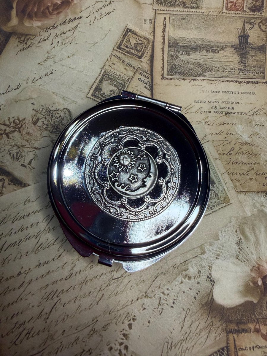 Witschy's tweet photo. Pocket Scrying Mirror - Obsidian Compact makeup Mirror - Compact Must-Have for Purse or Back Pocket
https://t.co/IIjp3Fe9qH
#mothersdaygift #giftidea #giftforher #etsygifts #handmadejewelry #gift #etsyshop #scrying #scryingmirror #divination #magical #handmade https://t.co/ZX2k9W1j5N