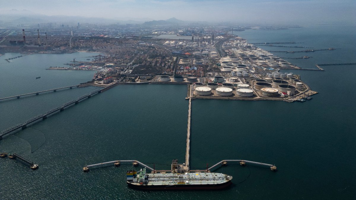 businessamnl's tweet image. China hervat export van geraffineerde brandstoffen, waardoor wereldwijde tekorten worden verlicht businessam.be/china-hervat-e… #China #brandstoffen #export #wereldwijdeTekorten #vliegtuigbrandstof