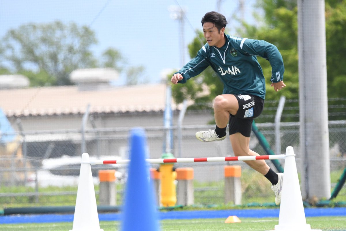sc_sagamihara's tweet photo. 📸l トレーニングフォト

5/2アウェイ #横浜FC 戦
まであと2日🏋️🔥

#高野連 
#全国高野遼応援団連盟 の皆さま
ジャンピング #高野遼 です☺️🤲

📱 https://t.co/i8W1btTvGE
#SC相模原 || #SCS https://t.co/pw9yA851jI