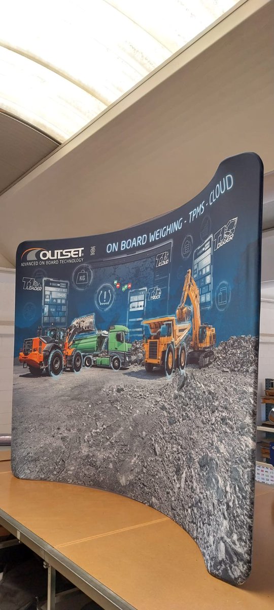 sumisuratweet's tweet image. Fondali grafici in preparazione
#backdrop #fondali