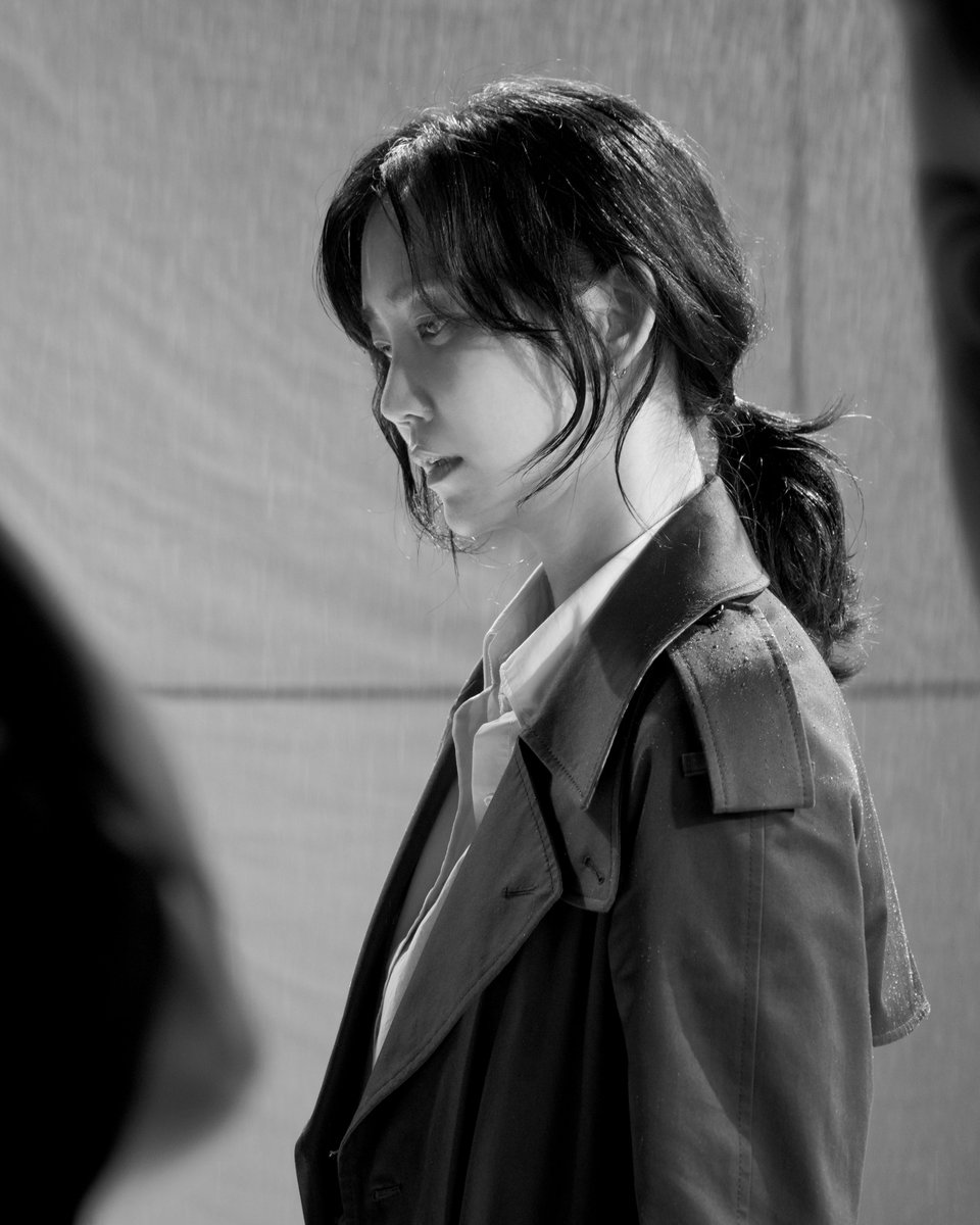 yooborn_company's tweet image. 📷
신현빈 배우 영화 &amp;lt;군체&amp;gt; 포스터 촬영 𝐁𝐞𝐡𝐢𝐧𝐝 𝐒𝐡𝐨𝐨𝐭

영화 &amp;lt;군체&amp;gt; 만나기 3주 전!
감염사태 특별조사팀 공설희 교수님 미리보기 👩🏻‍🏫🧪

포스터 촬영 비하인드 사진만 봐도 벌써 몰입감 𝒎𝒂𝒙 

#신현빈 #shinhyunbeen 
#영화 #군체 #공설희