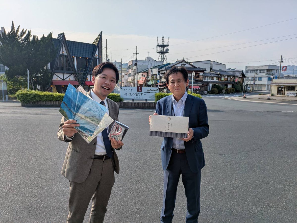 tangorailway's tweet photo. ユーチューバーでもある銚子電鉄、西上いつきさんが
丹鉄にお越しいただき地方鉄道についての意見交換を行いました！

お土産に新商品の「ぬれ煎餅プレミアムリッチ」をいただきました。
またお越しくださいね！

#京都丹後鉄道   ＃丹鉄社長  ＃ぬれ煎餅 https://t.co/I4hYKbNu3Y