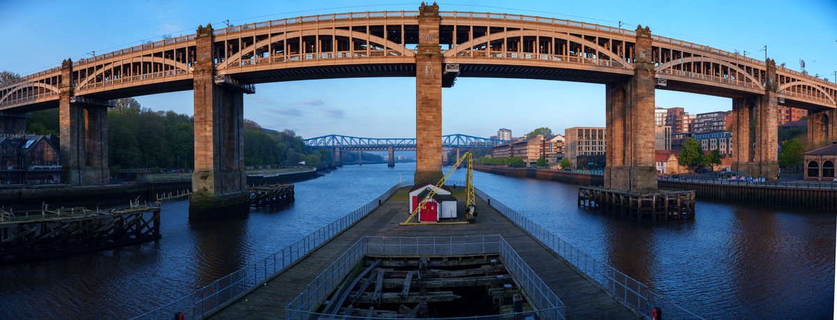Rowtography_'s tweet image. This one's a six image panoramic of the High Level Bridge in Newcastle. Despite the iconic Tyne Bridge, the High Level remains my favourite. It's photogenic and also a great vantage point to shoot from

#newcastle #Photobyme #rowtography