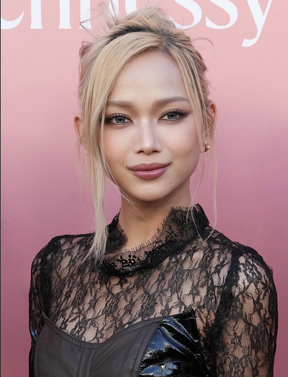 Ang lala ng face card ni Gwen??? AKALA KO SI LISA