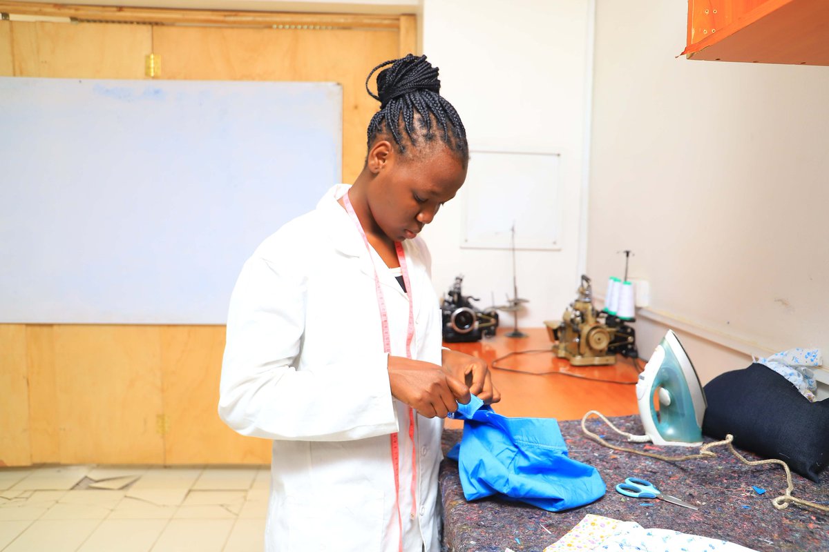 IcsTechcollege's tweet image. SCHOOL OF FASHION &amp;amp; DESIGN. 
Our curriculum is designed to move students beyond basic garment construction. From the conceptualization of a collection to the runway presentation, our students are trained to handle every facet of the design.
#fashion #DesignMatters #ICSCollege