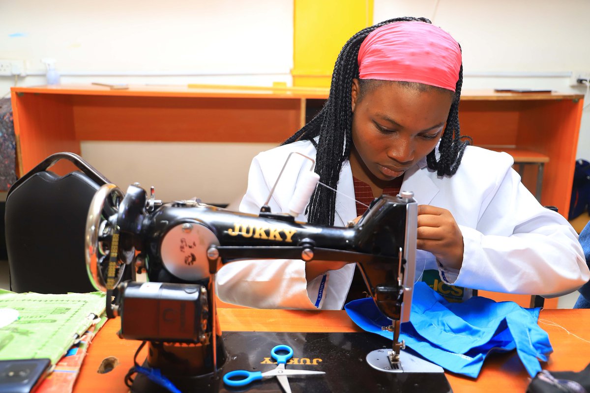 IcsTechcollege's tweet image. SCHOOL OF FASHION &amp;amp; DESIGN. 
Our curriculum is designed to move students beyond basic garment construction. From the conceptualization of a collection to the runway presentation, our students are trained to handle every facet of the design.
#fashion #DesignMatters #ICSCollege