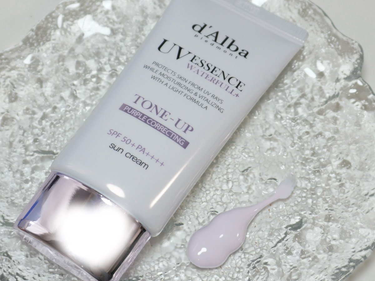 gracebeautylog's tweet image. #gifted #dAlba #むーんぱわーさろん
🎁 #ウォータフルトーンアップサンクリーム をいただきました💜

ずっと気になってたダルバの下地。
評判通り伸びが良く使いやすいし、透明感が出て良かった🫶🏻 そして、エイジングケアもできるみたい。

量が多いと白くなり過ぎるので少量ずつがオススメ🤝🏻🙂‍↕️