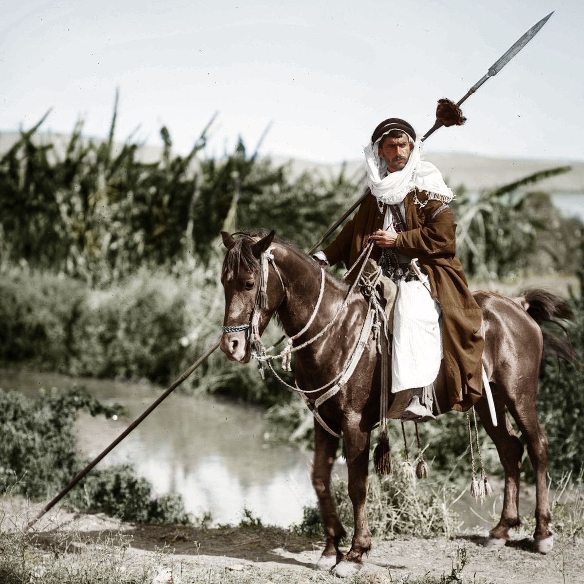 mnaw7's tweet photo. كان للبدو قديمًا حكمة شهيرة تقول : 

" الرمح غالي والفريسة ذبابة 🪰 ".

بمعنى المعارك الوهمية مع الناس التافهة تعطلك عن حياتك وتشتت تفكيرك وتعيق خططك

وبعد فترة ستدرك أنك خضت معارك ليس لها علاقة في حياتك .
 
الكثير من الأشياء في حياتنا لا تستحق منا حتى ردّة فعل. https://t.co/RVyjFZIFrm