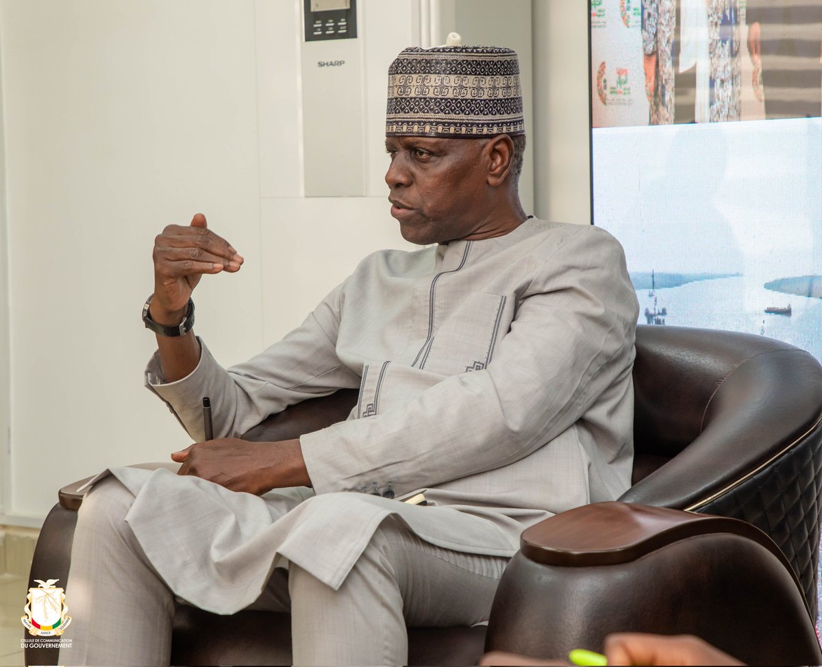 MpciGov's tweet photo. #Simandou 2040 : le Ministre Ismaël Nabé échange avec l’#UNOPS pour accélérer la mise en œuvre des projets prioritaires. 122 projets structurés en 3 phases, appui à l’exécution, renforcement des capacités et coordination renforcée au cœur de cette vision.
 https://t.co/VcpjwvNZZk https://t.co/Xb3Xz1RX6Q